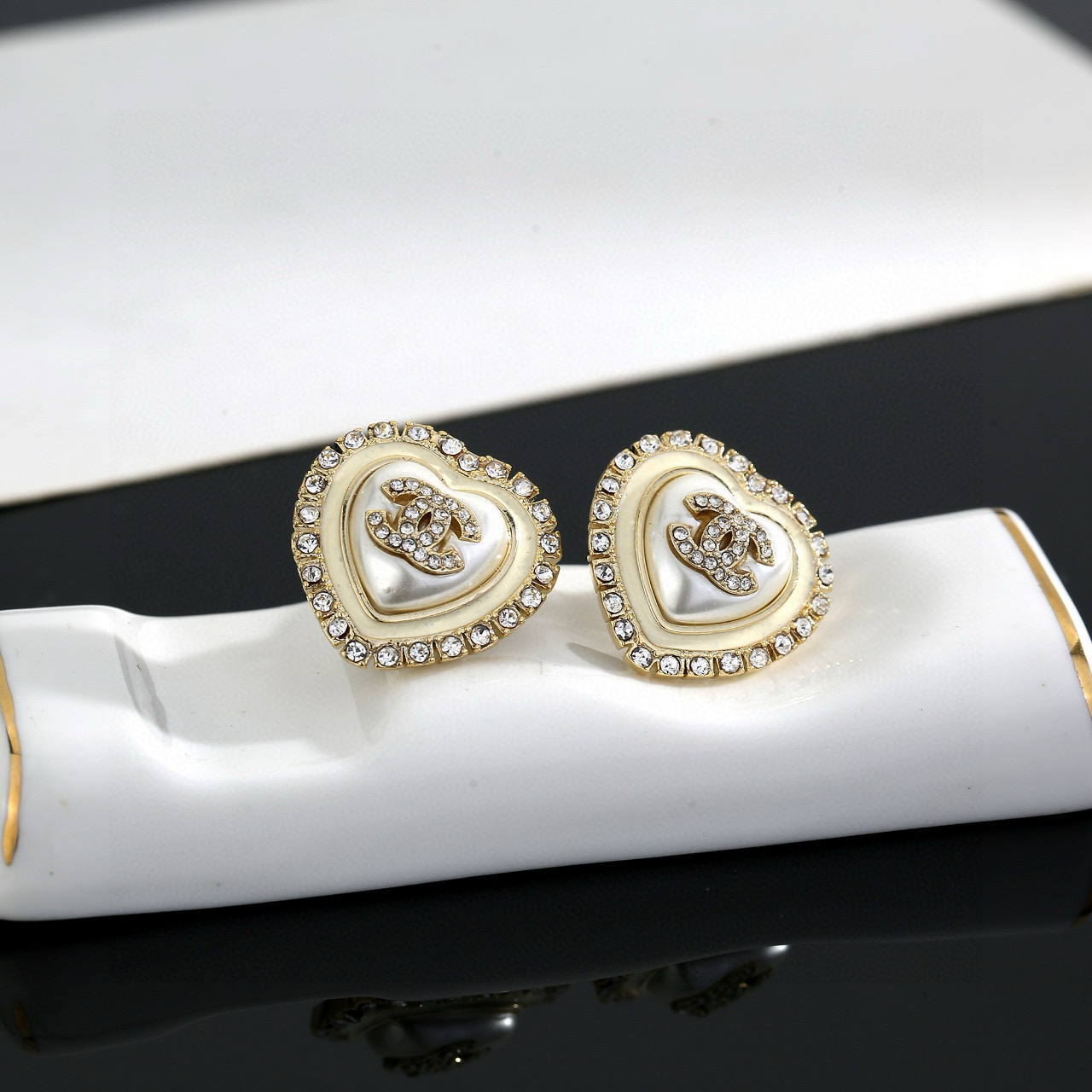 p95
 小香奈儿心桃新款💦 Chanel香奈儿 耳钉  原版一摸一样的原单货，高端定制 原版黄铜  每一个细节媲美专柜正品，业内仅此一家全世界专柜自购正品打版