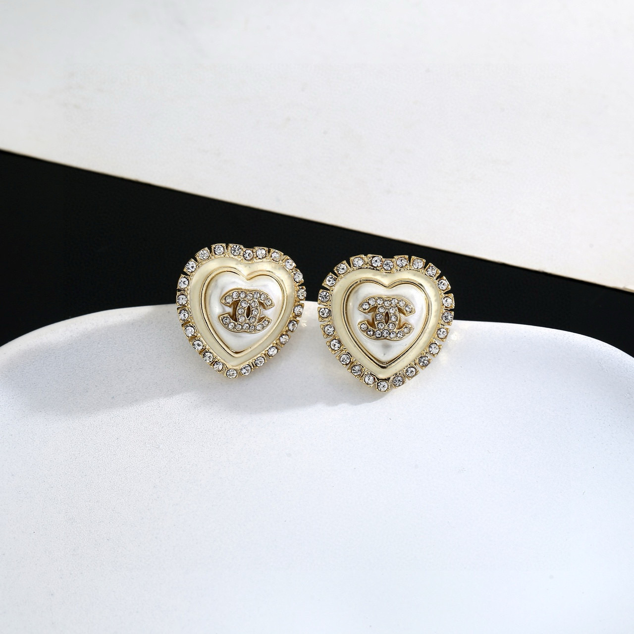 p95
 小香奈儿心桃新款💦 Chanel香奈儿 耳钉  原版一摸一样的原单货，高端定制 原版黄铜  每一个细节媲美专柜正品，业内仅此一家全世界专柜自购正品打版