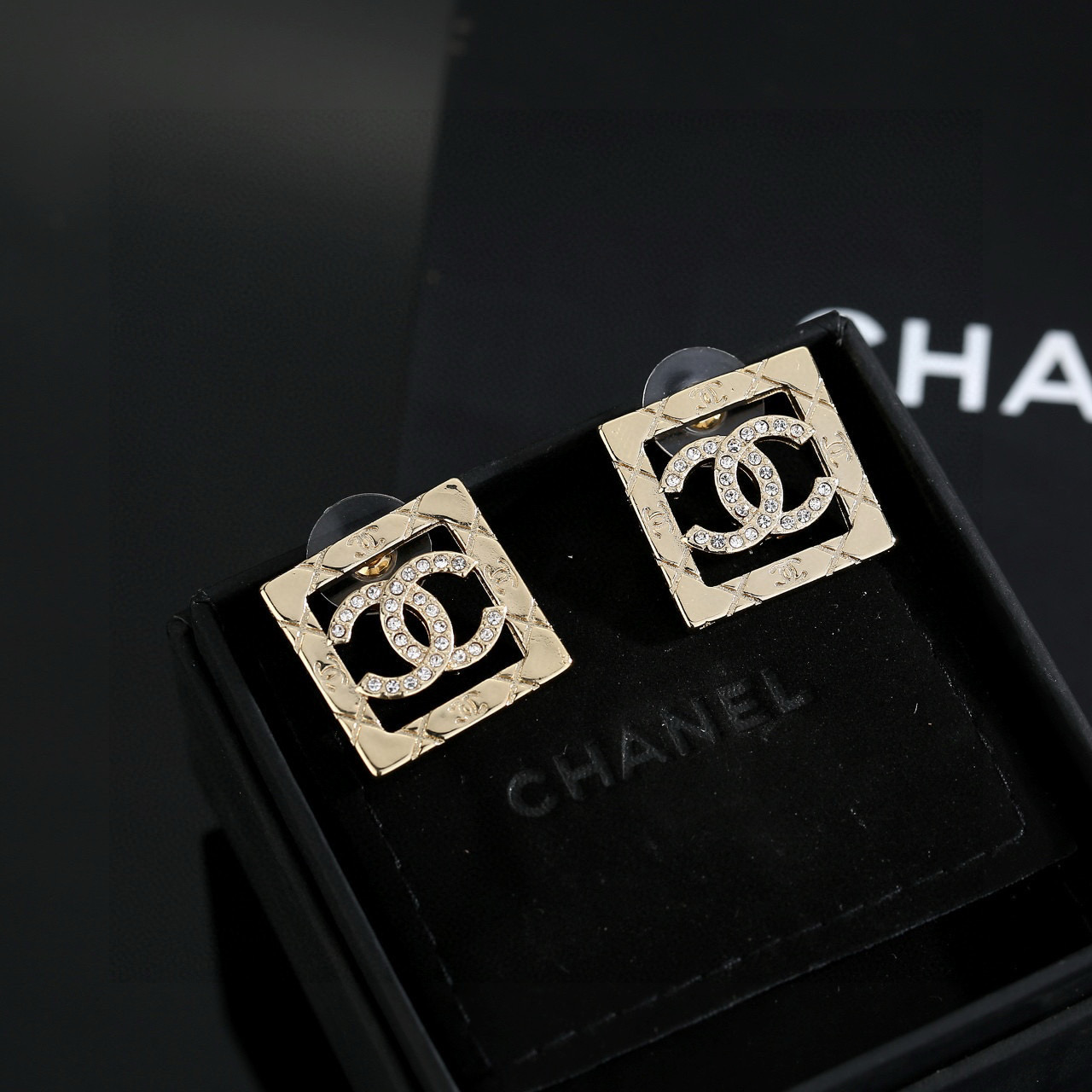 Chanel 香奈儿方形耳环 紧追潮流早春耳钉 不管你是圆脸还是长脸拆下自己配系有意想不到的惊喜