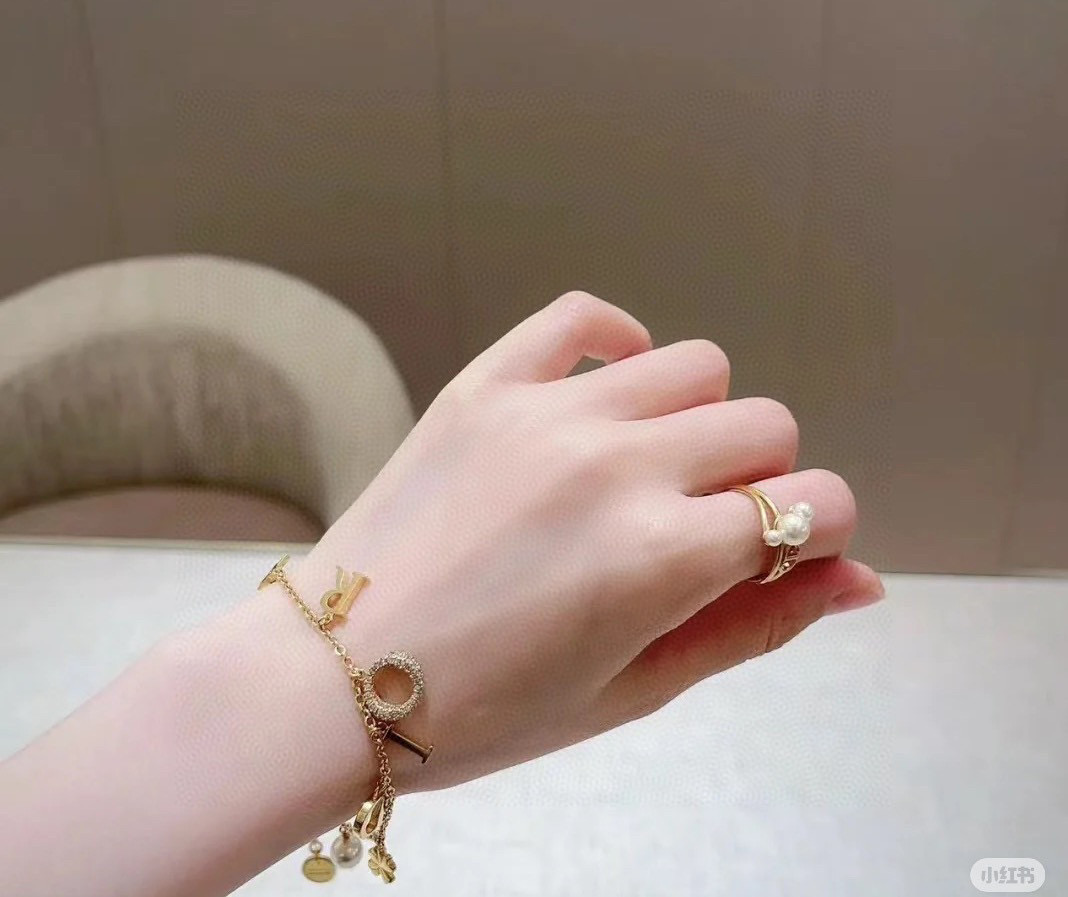 Dior 迪奥字母手链 一线 都爱的JaDior·迪奥