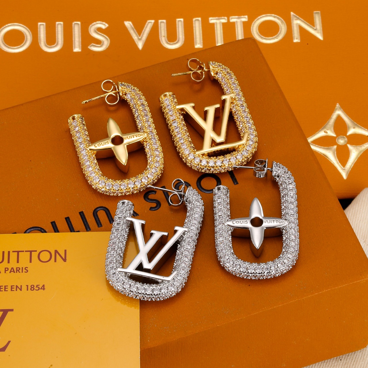 Louis Vuitton Серьги гвоздики