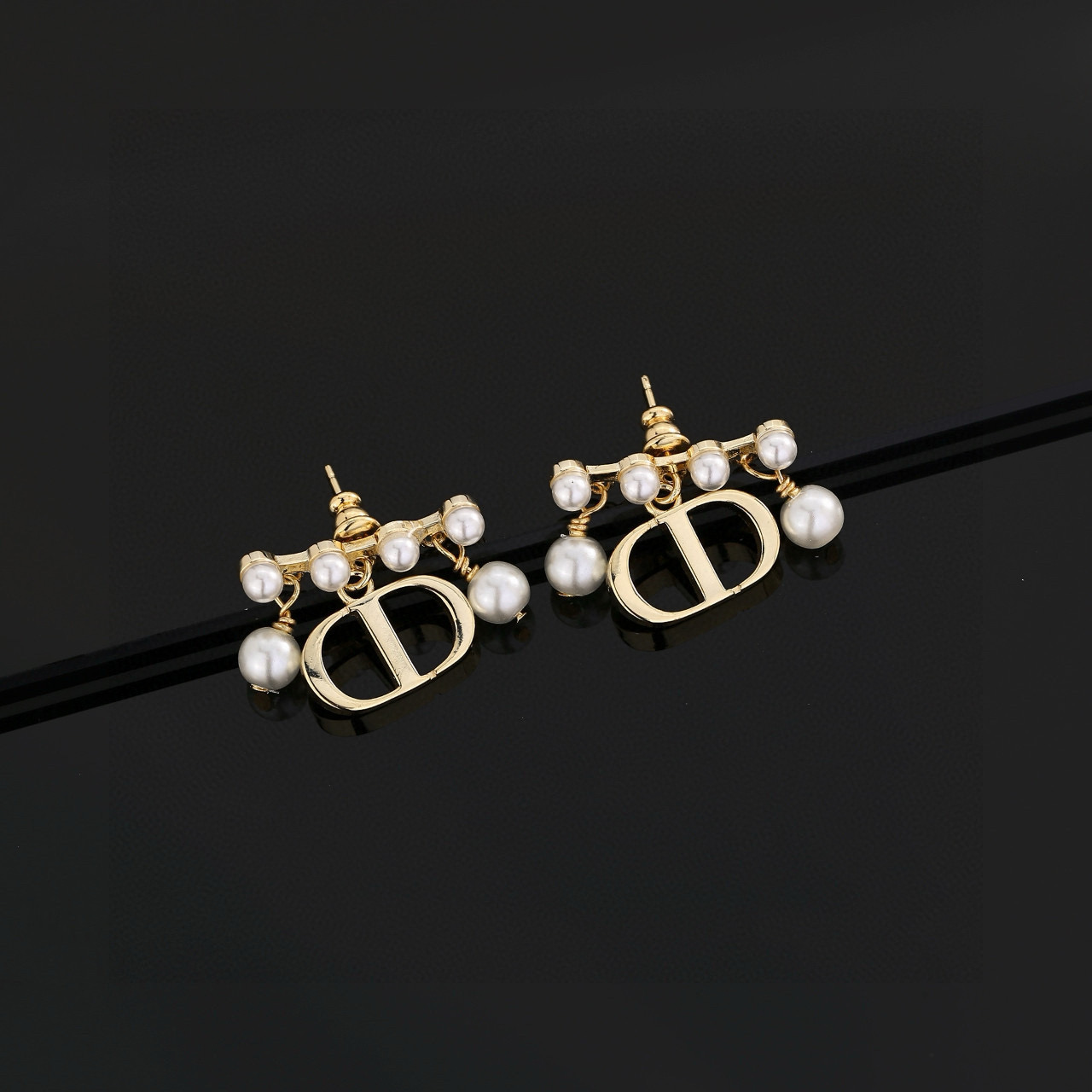 Dior Колье буквы