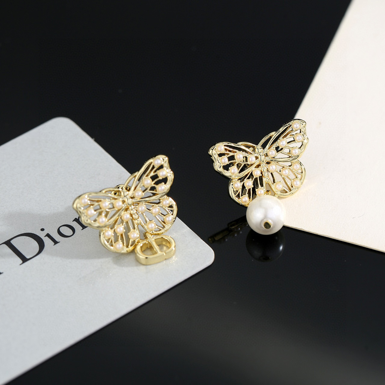 Dior 最新 迪奥火爆 各路 爆 dior 系列 蝴蝶珍珠耳环耳钉 官网最新 同步 Dior耳钉
