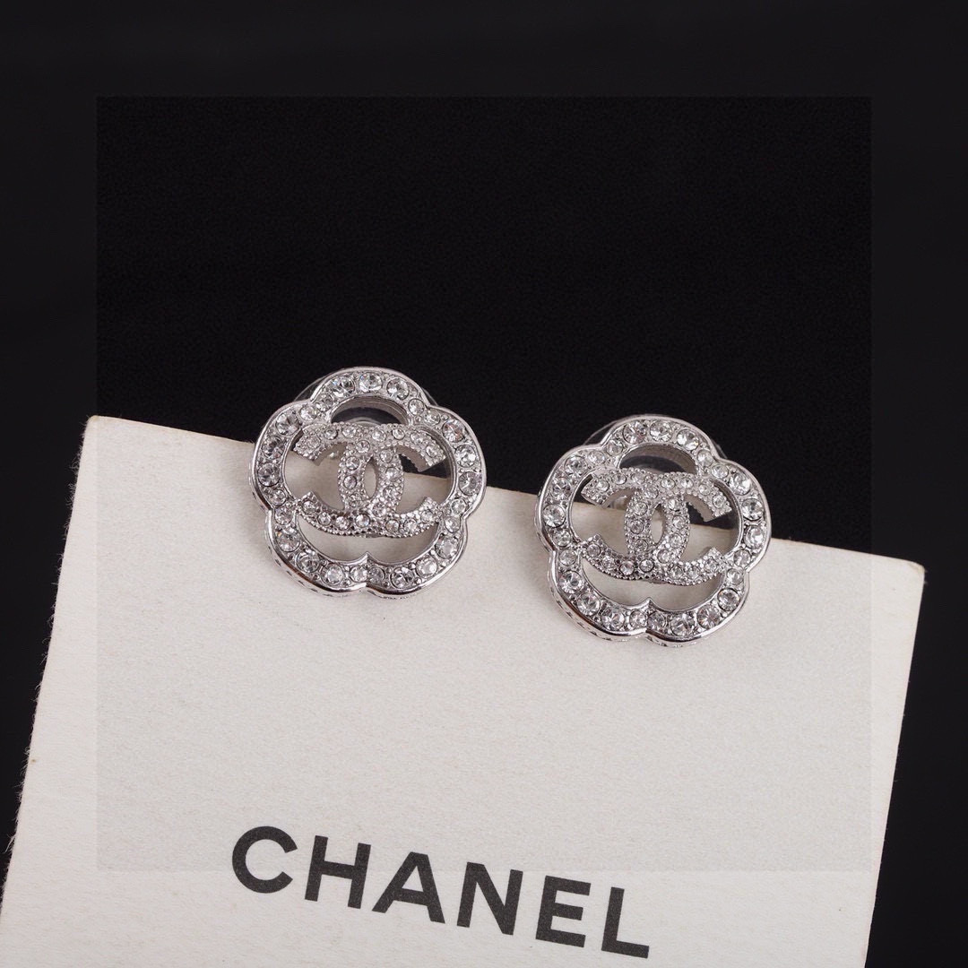 Chanel Серьги гвоздики