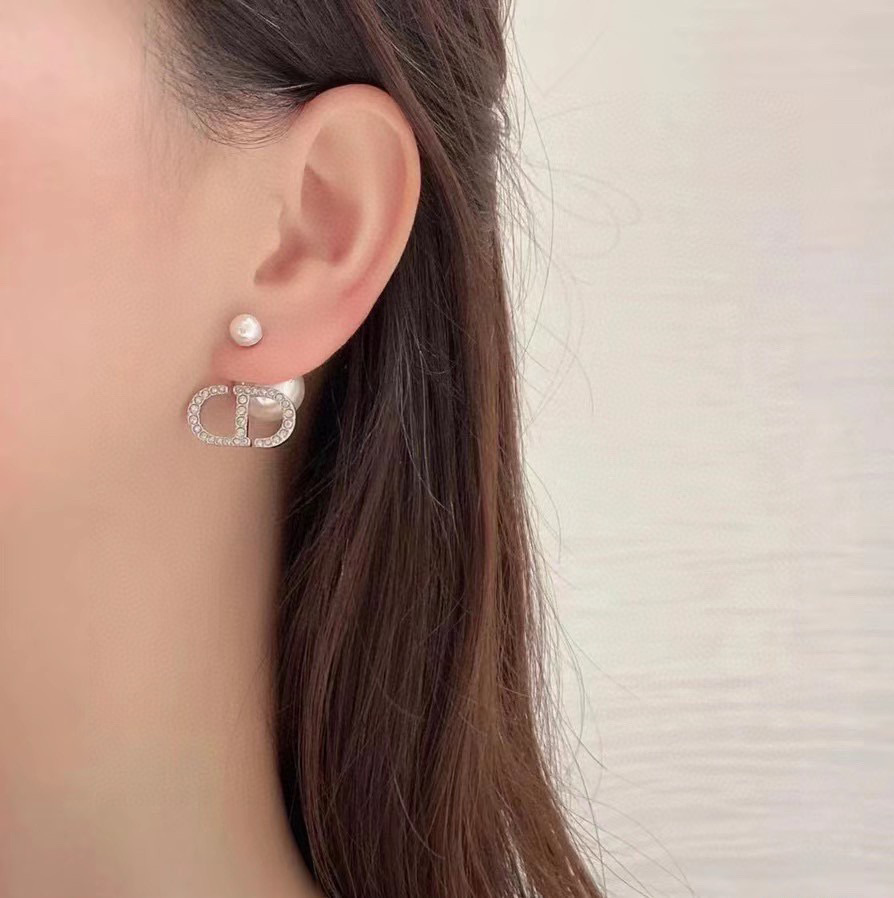 Dior 最新 迪奥火爆 各路 爆 dior 系列 cd字母珍珠耳环耳钉 官网最新 同步 Dior耳钉