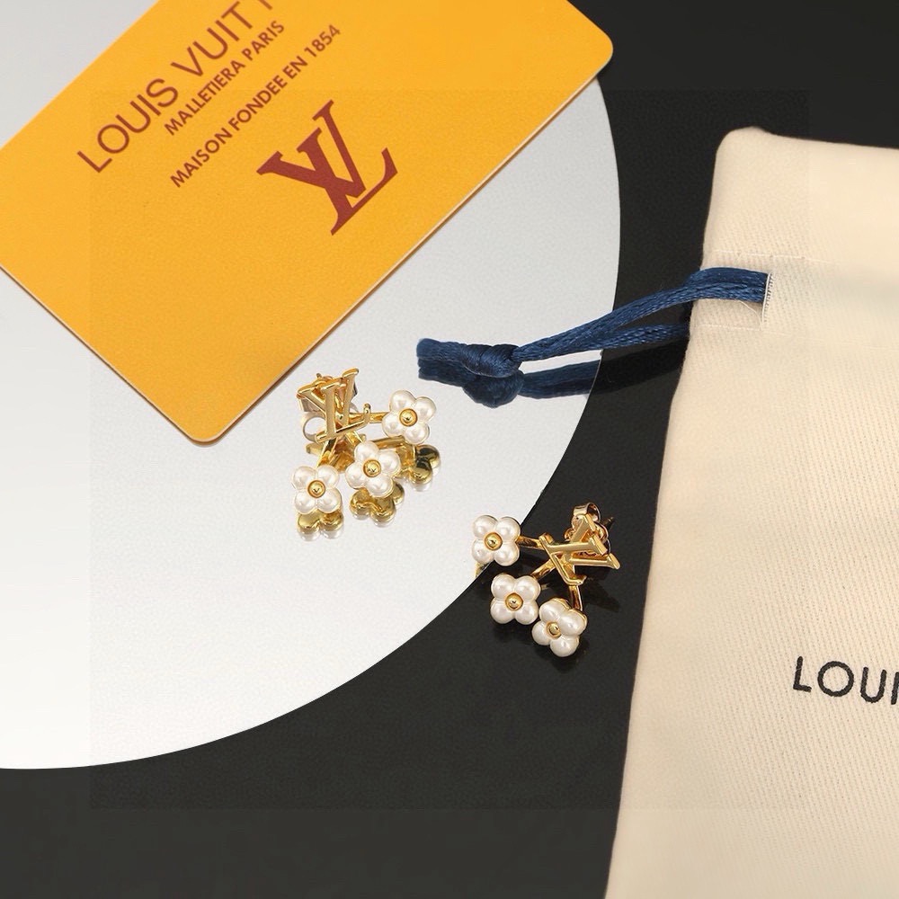 Louis Vuitton 精工版本路易威登耳钉 字母花朵耳钉 可两种戴佩方法 秉承精湛匠艺
