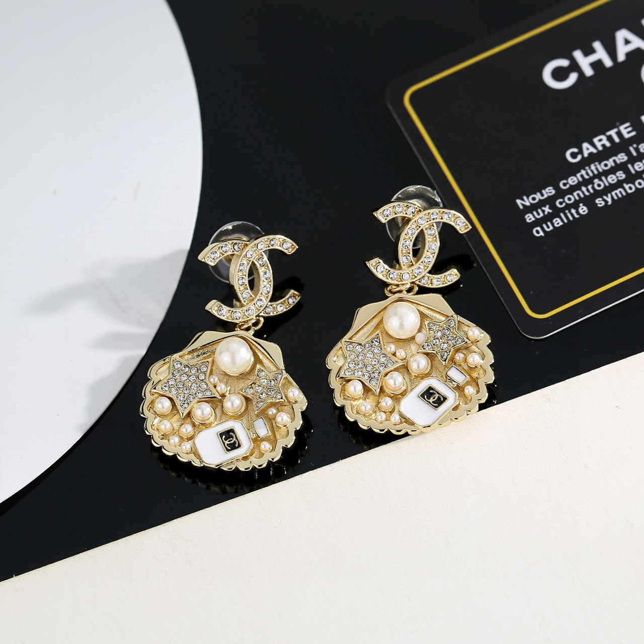 Chanel 海洋系列香奈儿贝壳 浅金色耳环 紧追潮流早春耳钉 不管你是圆脸还是长脸拆下自己配系有意想不到的惊喜