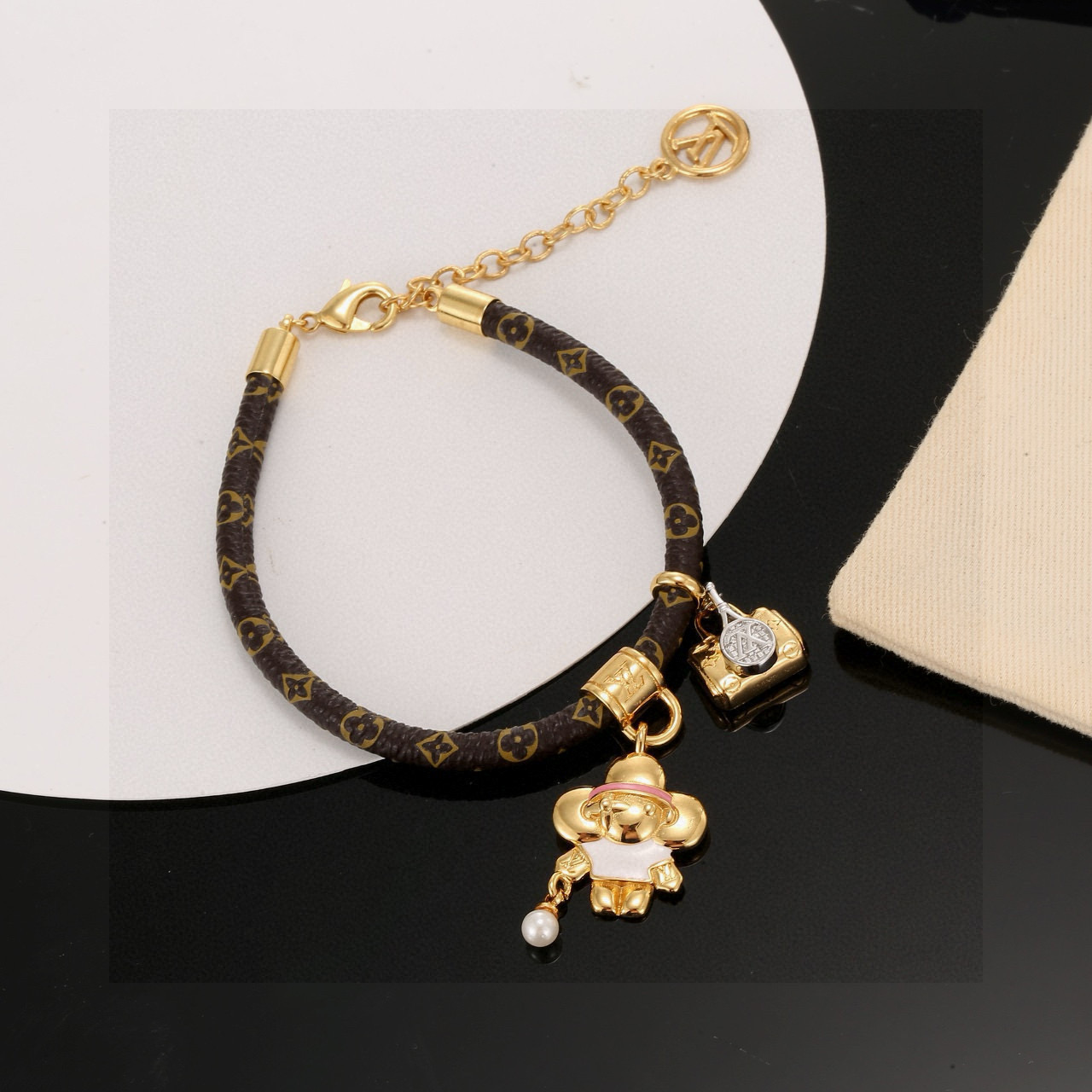The new LV Push bracelet from Lvjia draws inspiration from Louis - Jewelry