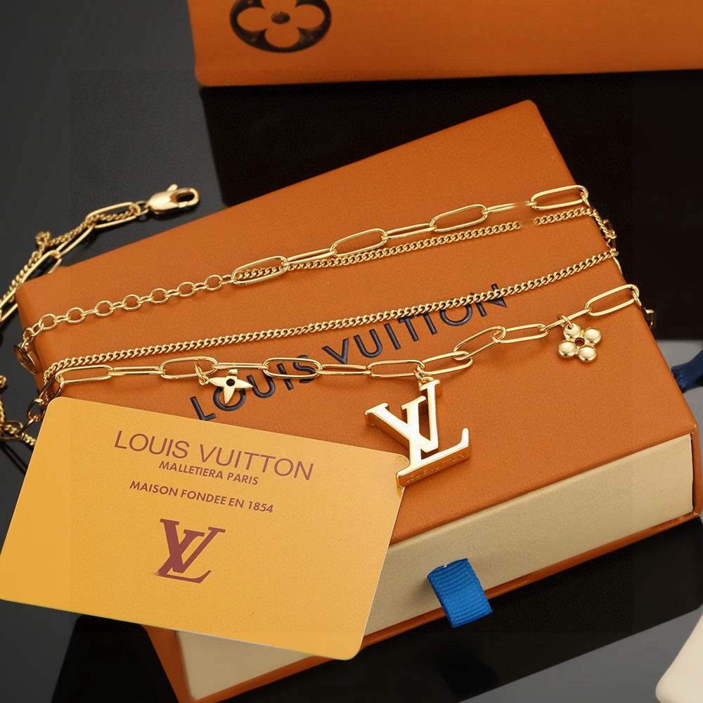 Louis Vuitton 精工版本路易威登简约项链 秉承精湛匠艺 以锻造耀目 LV Twig 抛光色泽成就 四叶草的自然化身