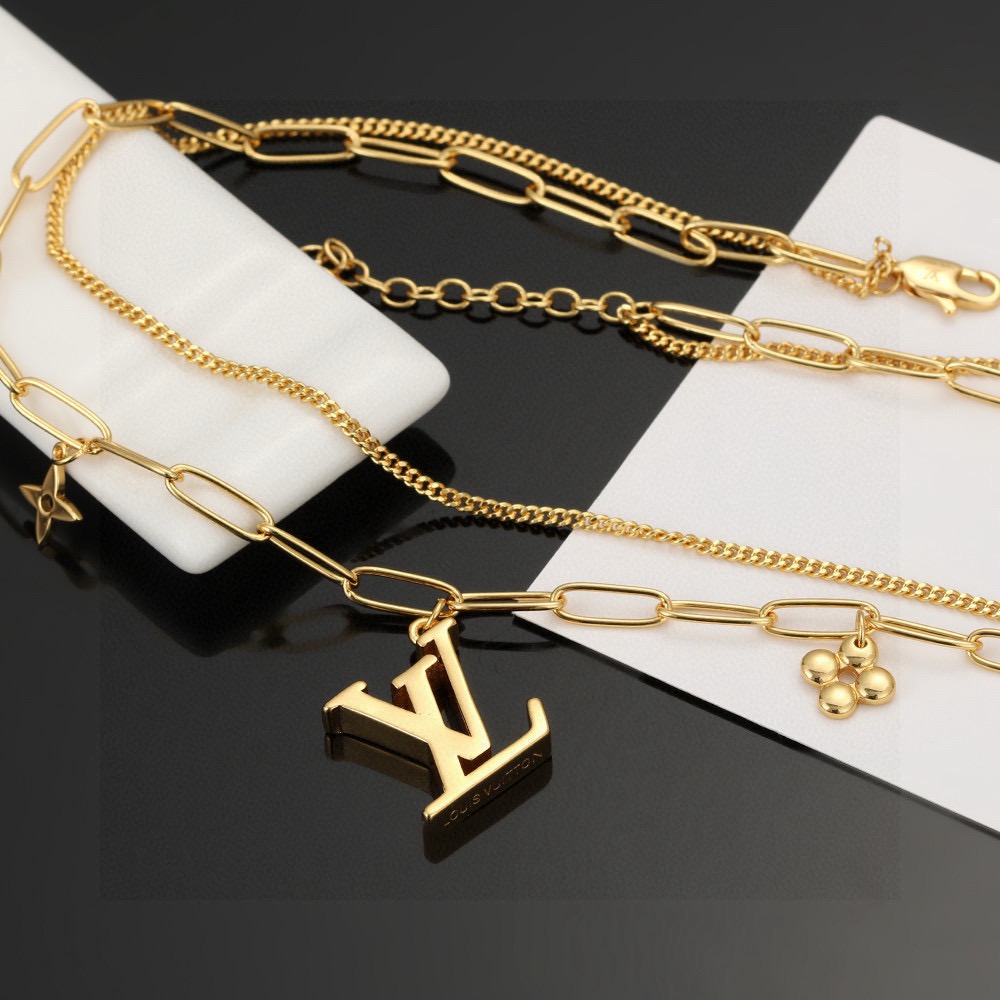 Louis Vuitton 精工版本路易威登简约项链 秉承精湛匠艺 以锻造耀目 LV Twig 抛光色泽成就 四叶草的自然化身