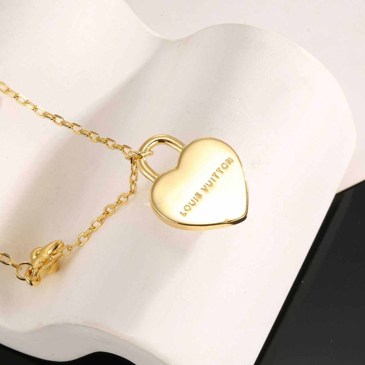 Louis Vuitton Haute Couture Haute Couture Fine Jewelry Necklace Bracelet 4
