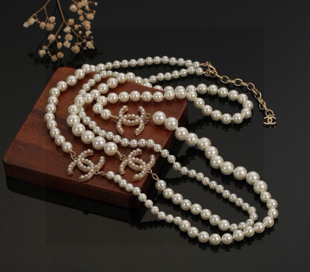 秋冬毛衣链👼Chanel 毛衣链 可重叠配戴 小香 大小珍珠链 【原单狠货】进出专柜无压力，代购级别 c