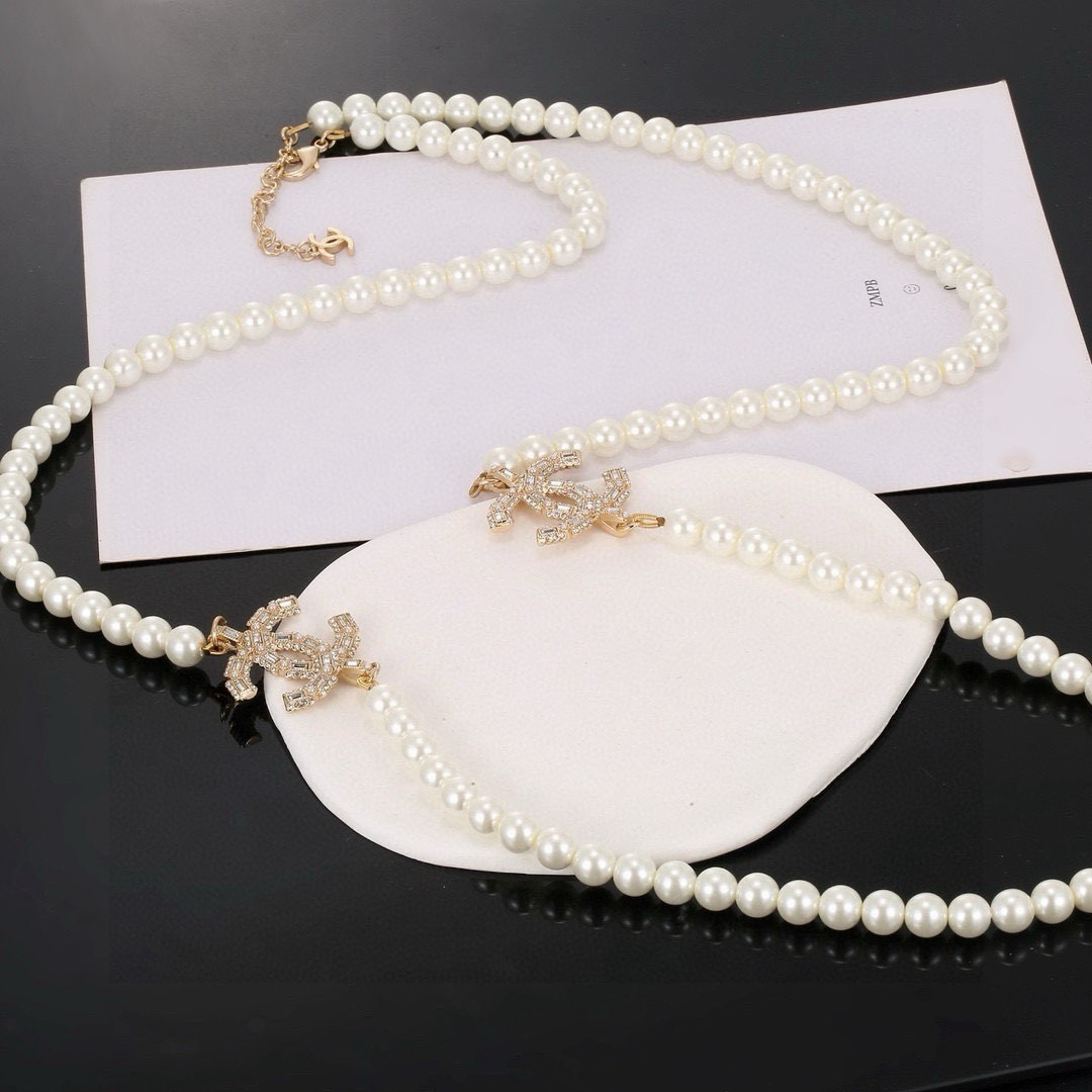 最新款Chanel 香奈儿双C珍珠项链 毛衣链非常好看，精致大方，好不好品质说话，全部都实拍，图片全程无