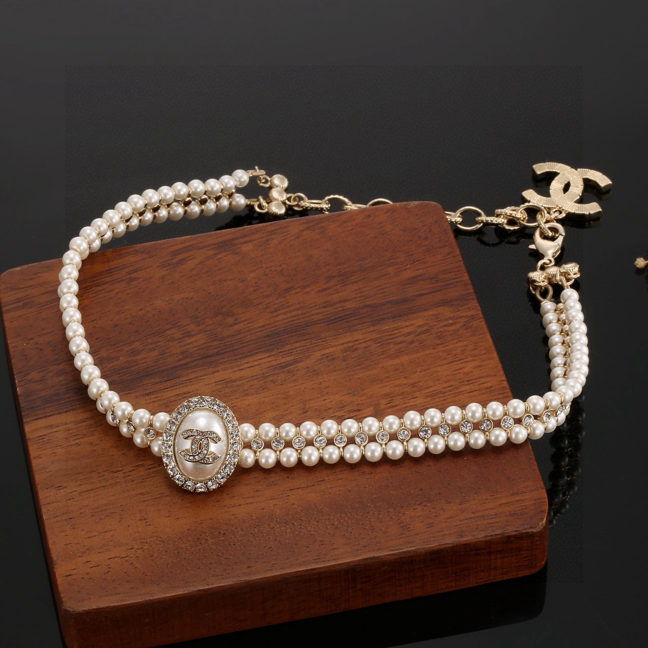 Chanel 小香椭圆珍珠镶钻双层项链颈链 ，重工编织 手工一颗颗镶嵌而成💯 ✨✨时尚高级洋气质感好❤️