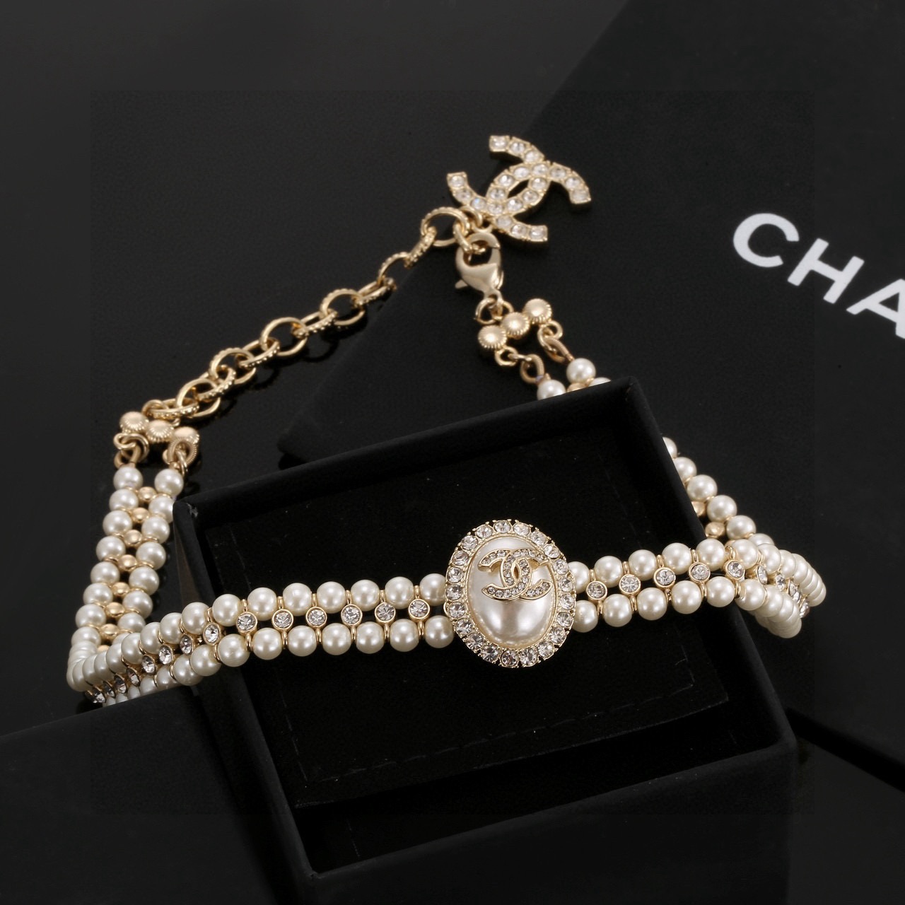Chanel 小香椭圆珍珠镶钻双层项链颈链 ，重工编织 手工一颗颗镶嵌而成💯 ✨✨时尚高级洋气质感好❤️
