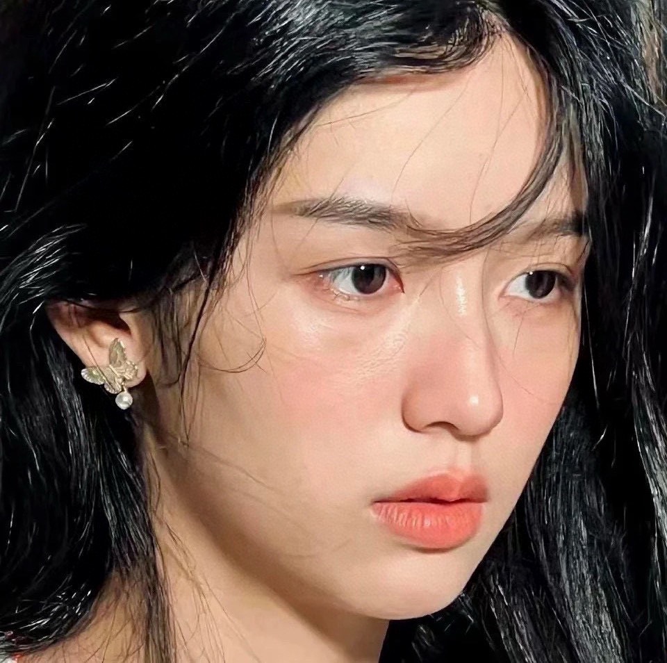 Dior 最新 迪奥不对称蝴蝶 各路 爆 dior金色 系列 cd字母耳环耳钉 官网最新 同步 Dior耳钉