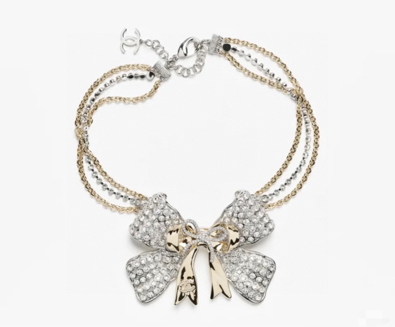 ​​ 香奈儿蝴蝶结项链​​✨香奈儿2025/26秋冬系列蝴蝶结项链，金属材质搭配水钻，金银双色链条超有层