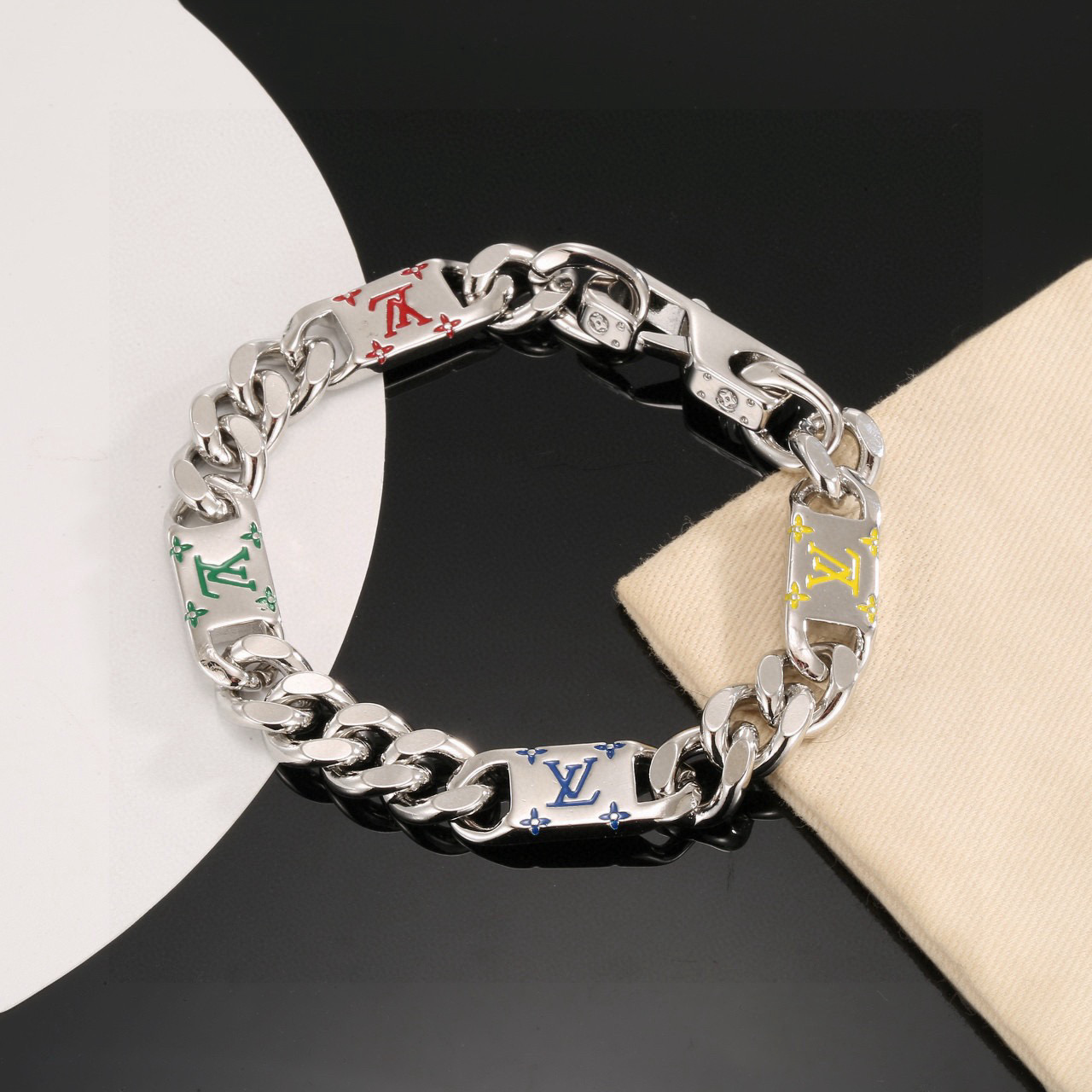 Louis Vuitton 精工版本路易威登手链秉承精湛匠艺