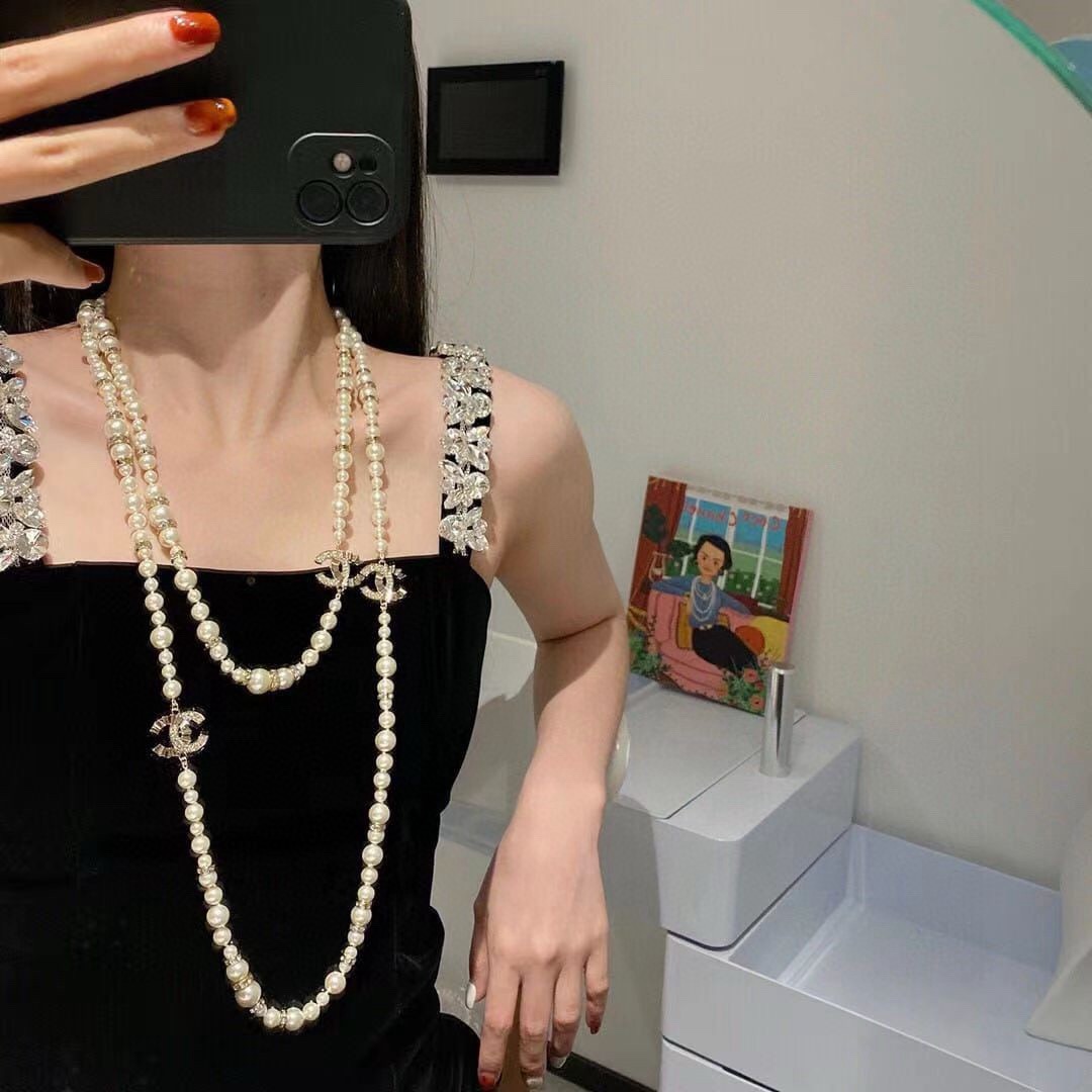 最新款Chanel 香奈儿双C珍珠项链 毛衣链非常好看，精致大方，好不好品质说话，全部都实拍，图片全程无