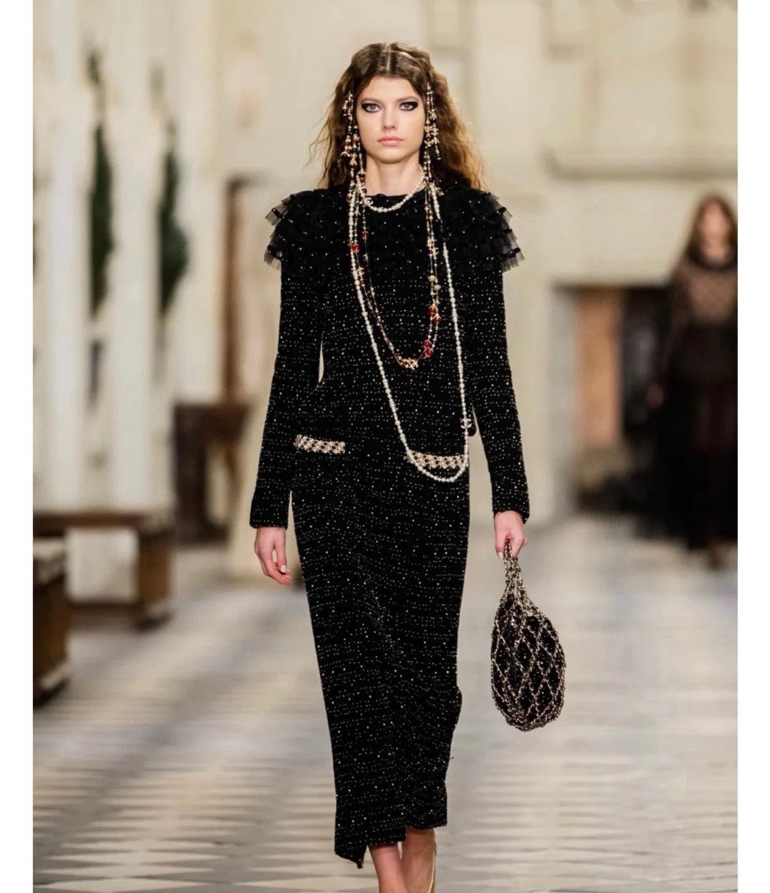 最新款Chanel 香奈儿双C珍珠项链 毛衣链非常好看，精致大方，好不好品质说话，全部都实拍，图片全程无