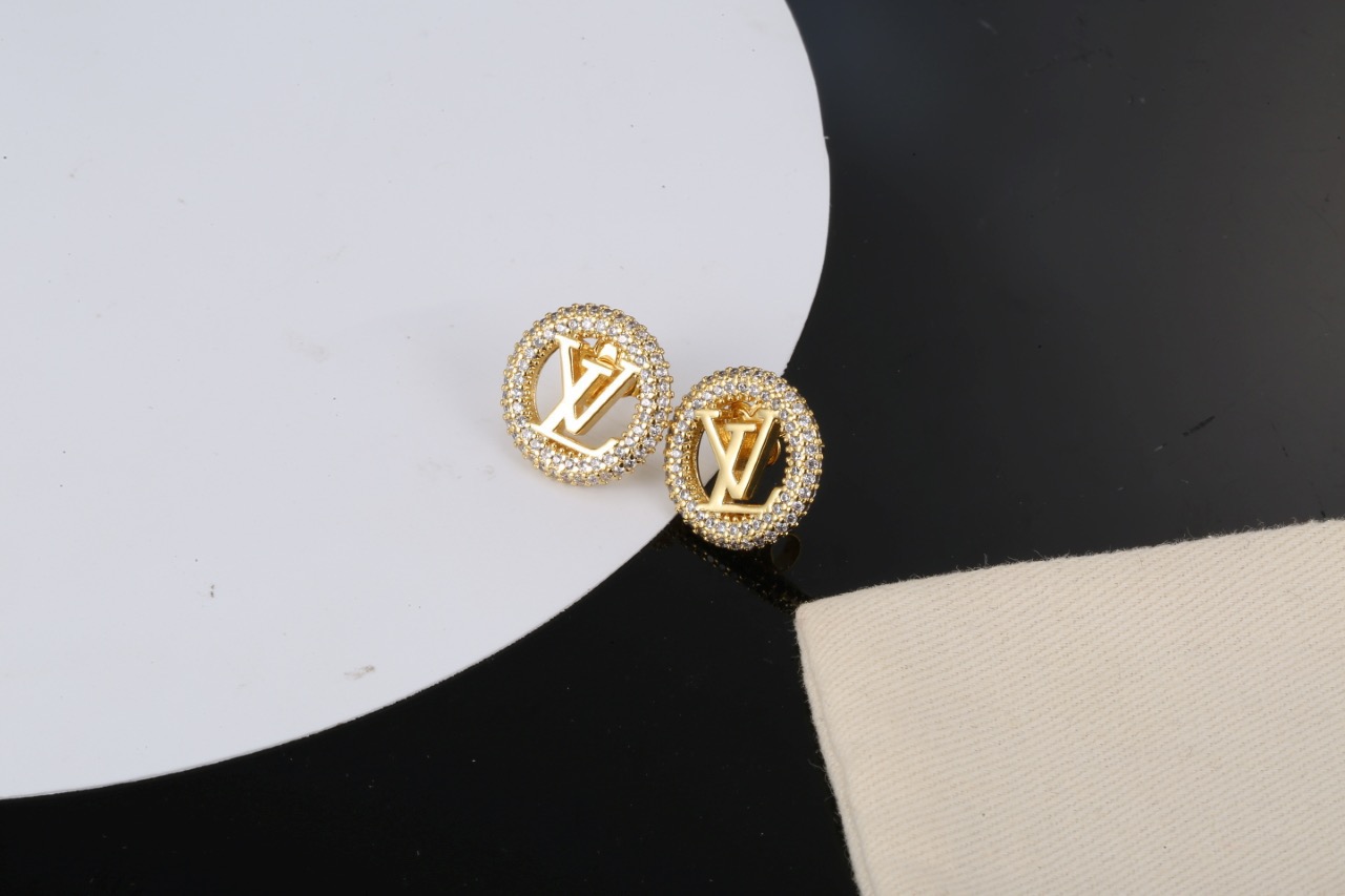 Louis Vuitton 精工版本路易威登耳钉 字母耳钉 可两种戴佩方法 秉承精湛匠艺