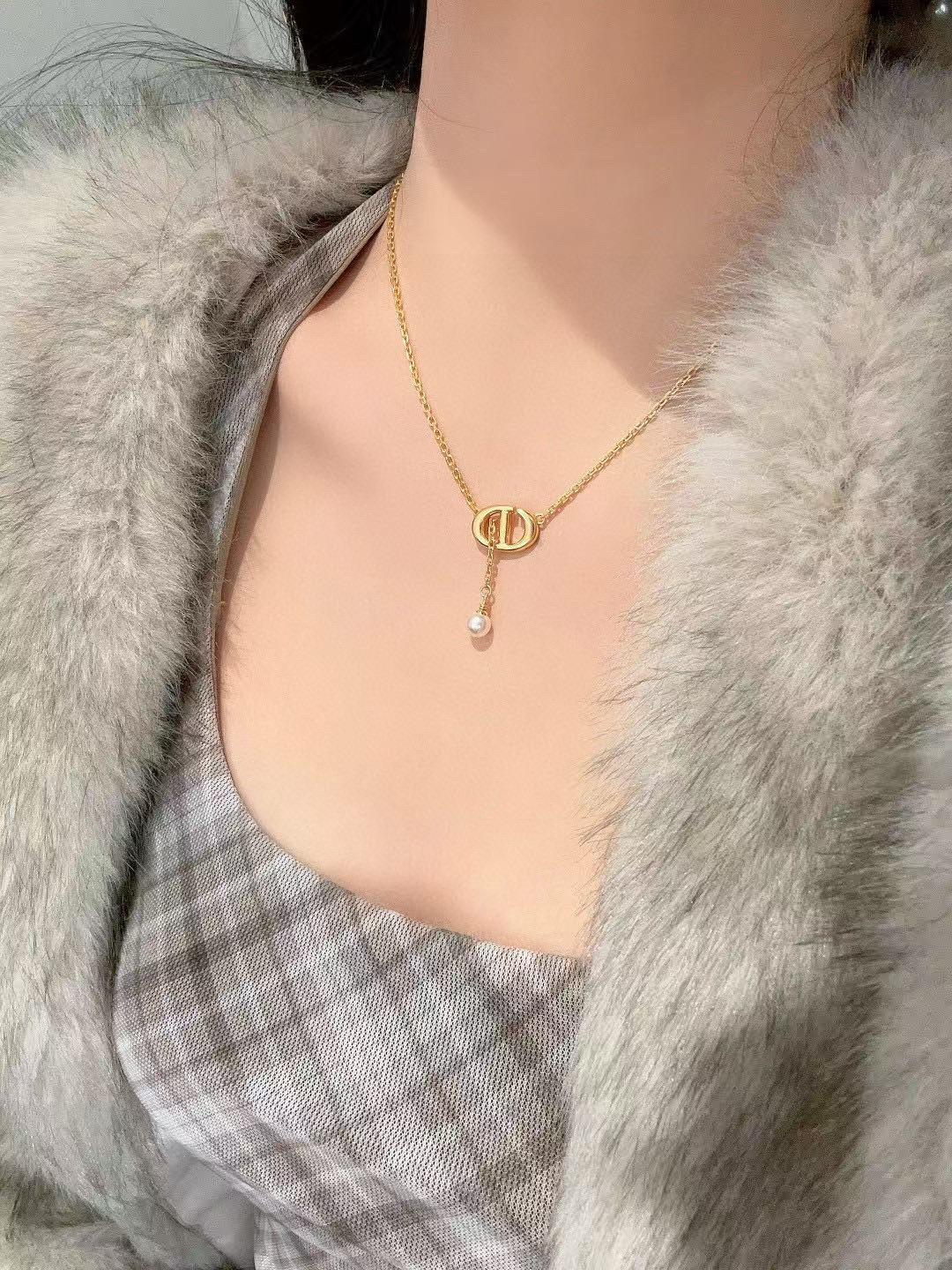 Dior 迪奥CD项链 简单的cd设计又不失 感