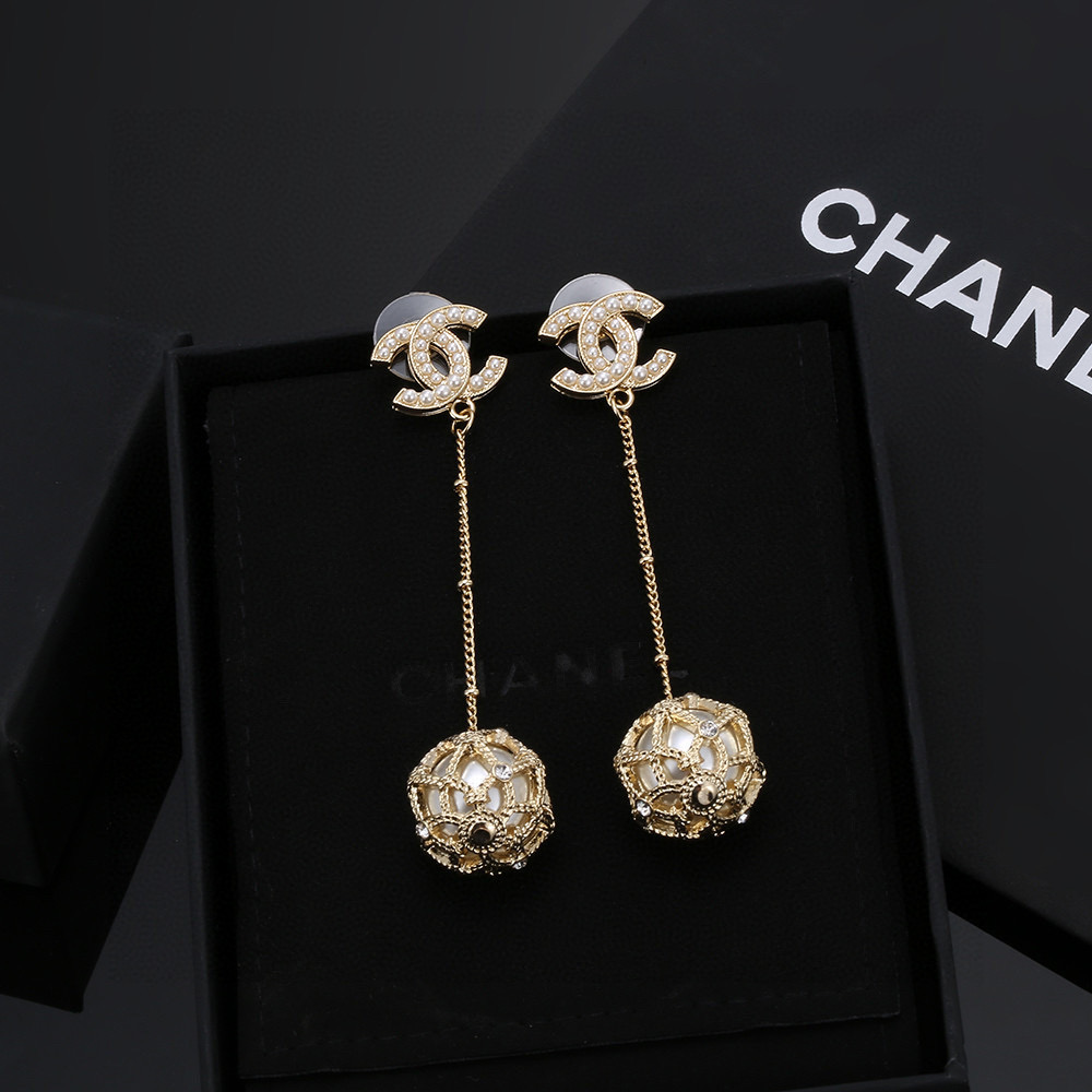 Chanel CHANEL ¡Nuevo modelo! Pendientes largos de calidad zp, materiales originales, un pendiente muy moderno, coqueto …