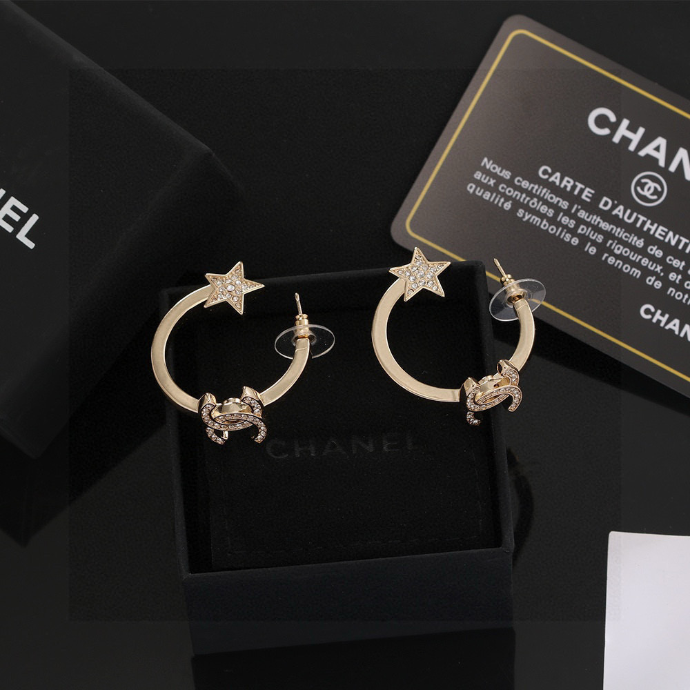 Chanel 香奈儿浅金色耳环 紧追潮流早春耳钉 不管你是圆脸还是长脸拆下自己配系有意想不到的惊喜