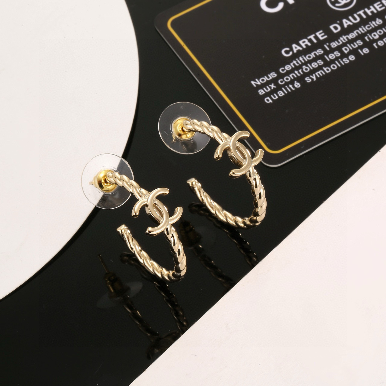 Chanel Chanel 半圈金色双C耳钉