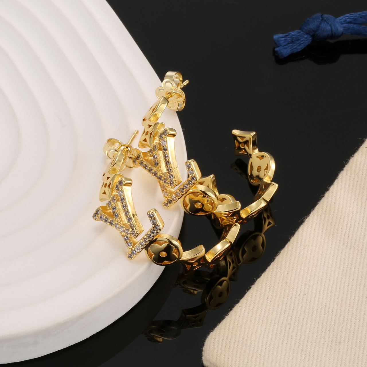 Louis Vuitton 火爆 LV 新款耳钉 VUITTON横扫 界 走秀款 街拍 元素独特见解 高端