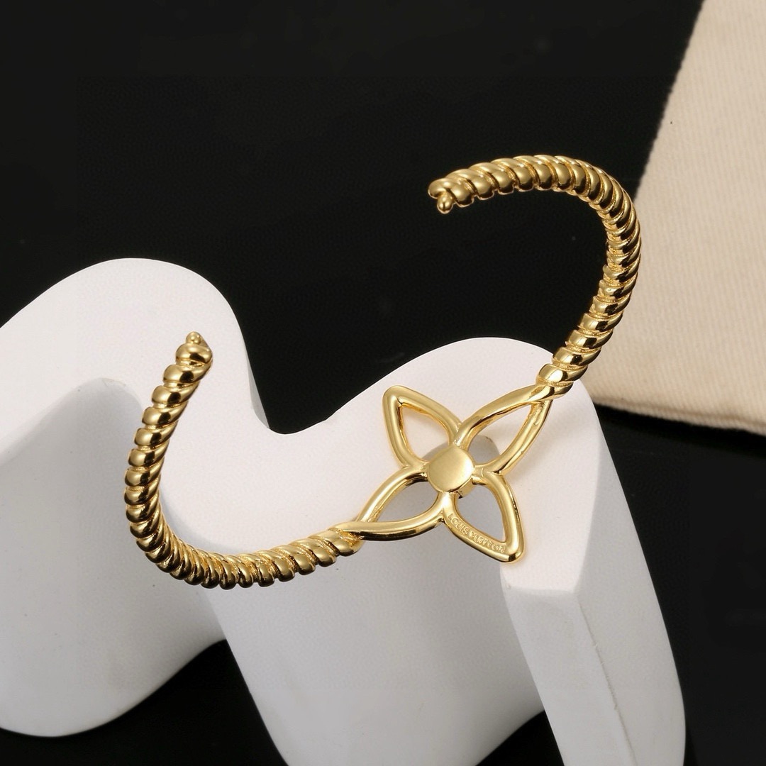 Louis Vuitton 精工版本路易威登四叶草开口手镯