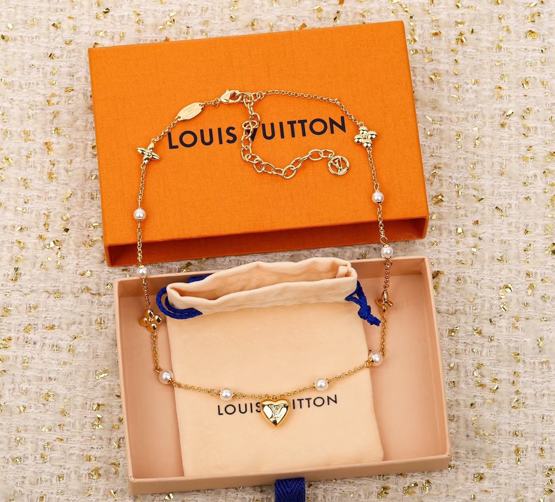 Louis Vuitton 精工版本路易威登心桃项链 秉承精湛匠艺