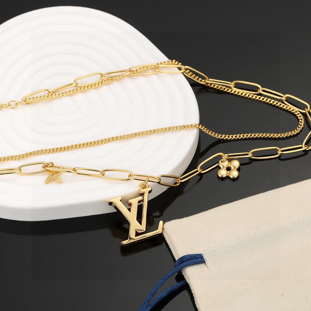 Louis Vuitton 精工版本路易威登简约项链 秉承精湛匠艺 以锻造耀目 LV Twig 抛光色泽成就 四叶草的自然化身