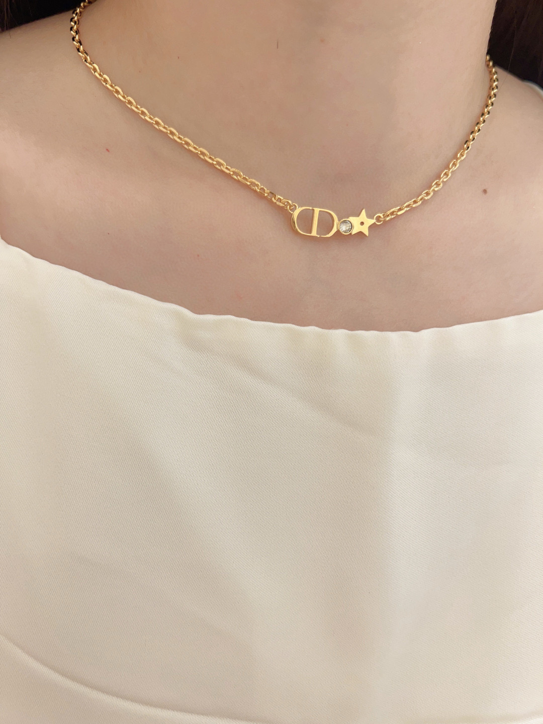 Dior 迪奥字母 cd项链 简单的cd设计又不失 感