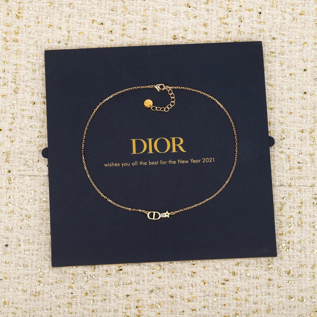Dior 迪奥字母 cd项链 简单的cd设计又不失 感