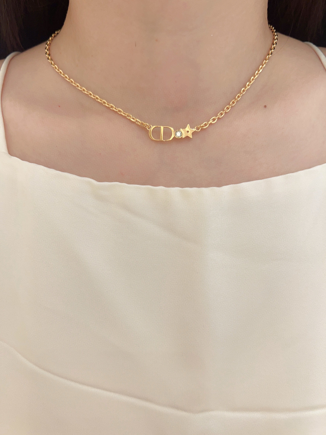 Dior 迪奥字母 cd项链 简单的cd设计又不失 感