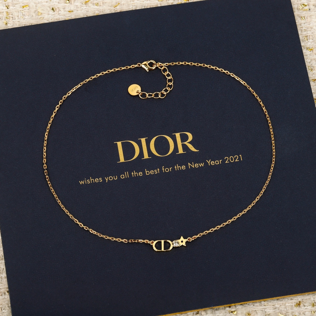 Dior 迪奥字母 cd项链 简单的cd设计又不失 感