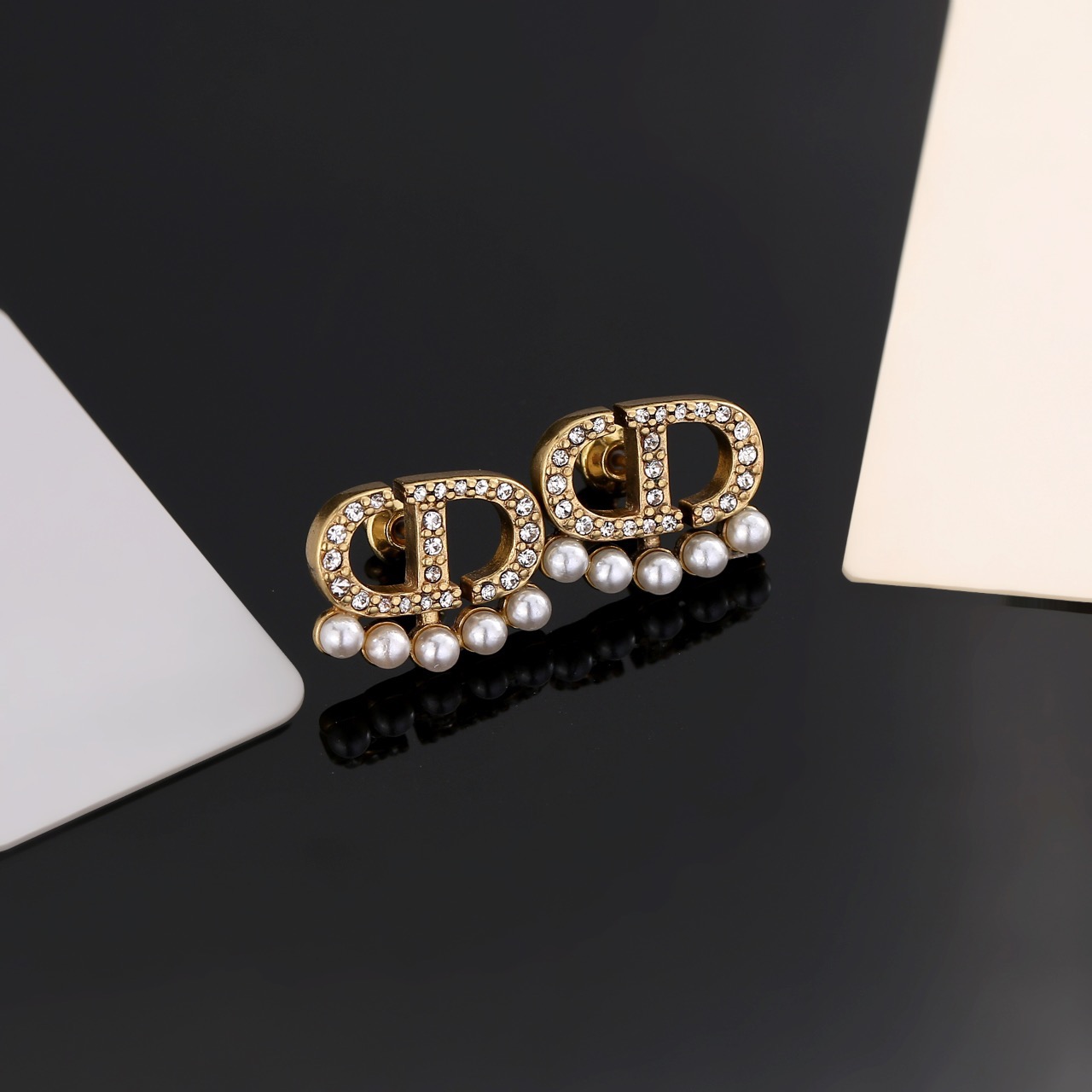 Dior 最新 迪奥火爆 各路 爆 dior 系列 cd字母珍珠耳环耳钉 官网最新 同步 Dior耳钉