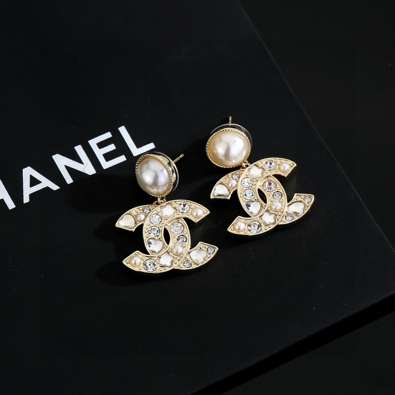 Chanel 香奈儿浅金色耳环 紧追潮流早春耳钉 不管你是圆脸还是长脸拆下自己配系有意想不到的惊喜