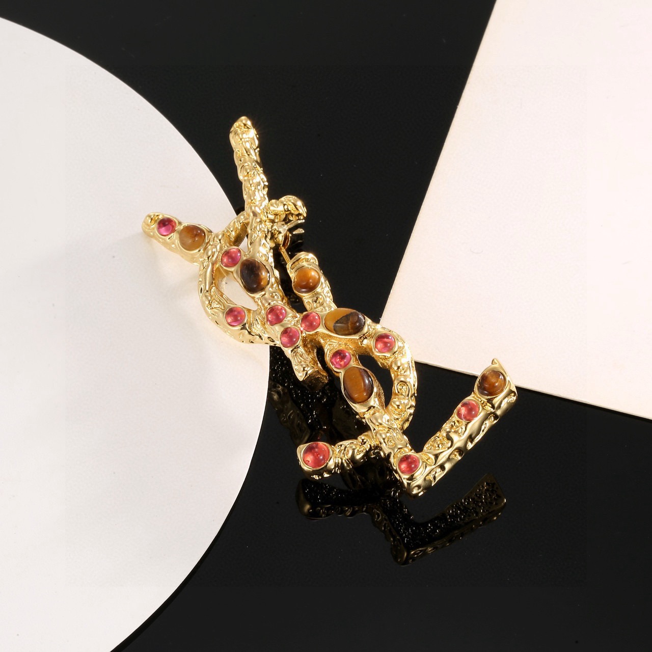 Saint Laurent 圣罗兰YSL 胸针 奢侈 百搭 犹如酒会礼服一般 绚烂多姿 最具个性魅力象征永远的不变的情怀