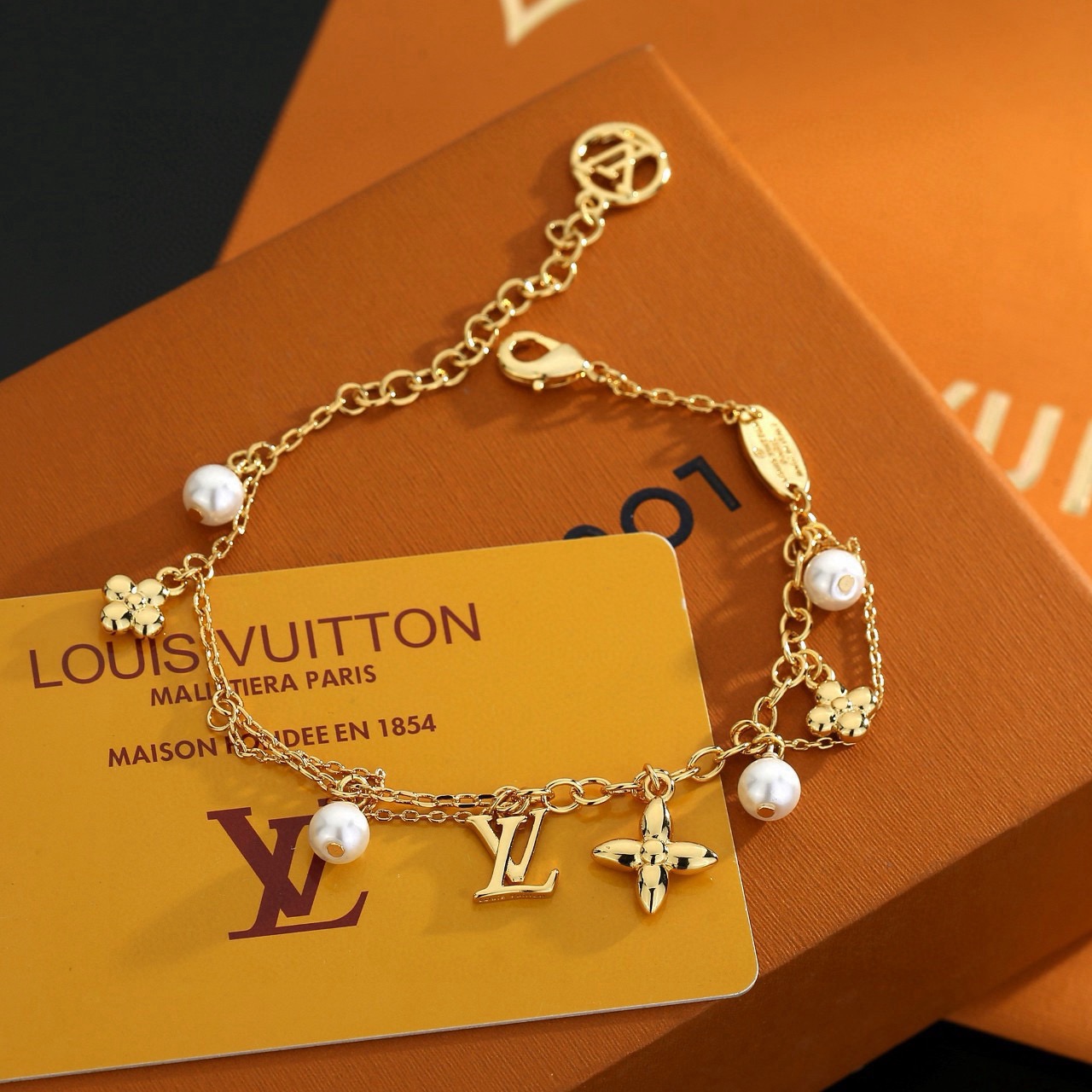 Louis Vuitton 精工版本路易威登手链秉承精湛匠艺