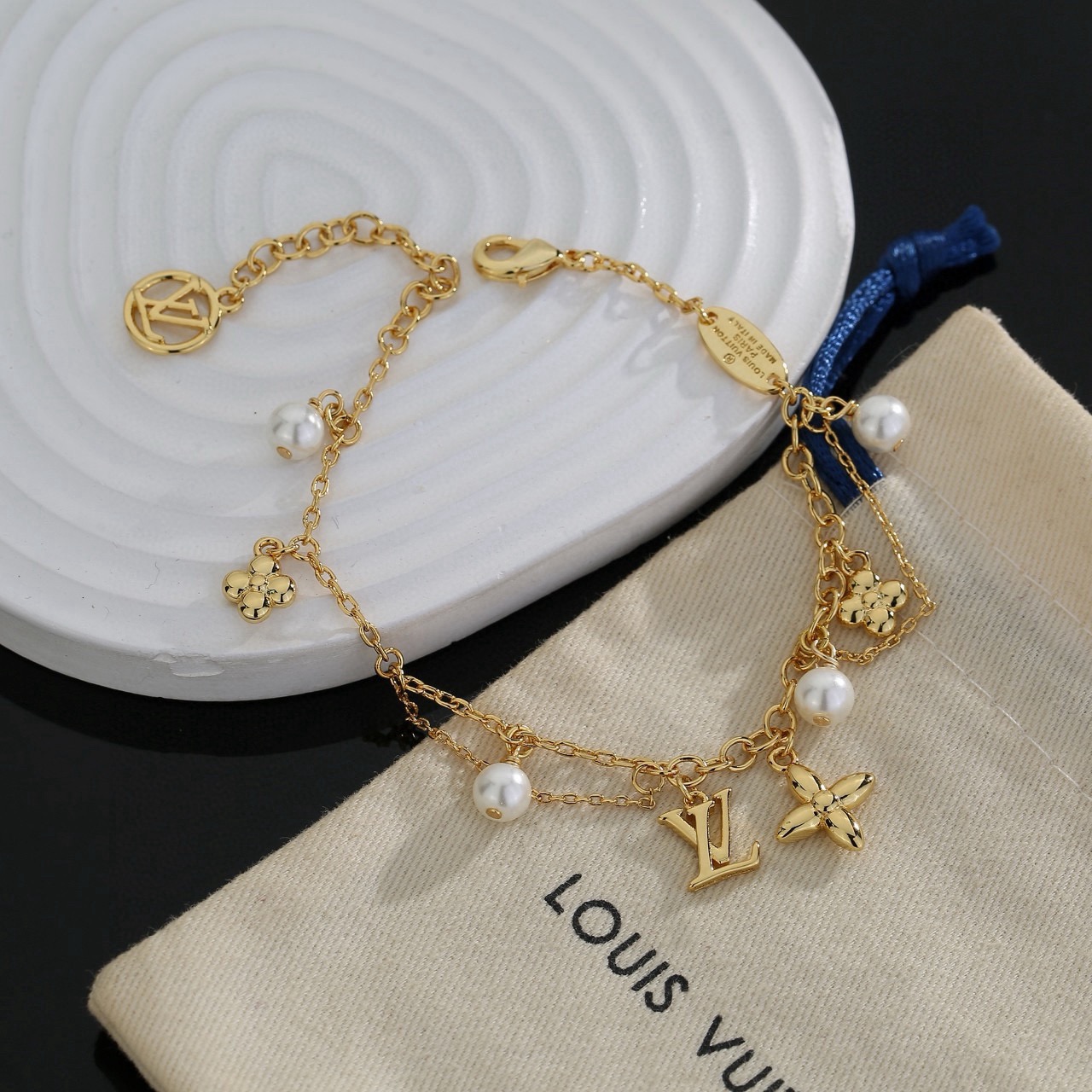 Louis Vuitton 精工版本路易威登手链秉承精湛匠艺