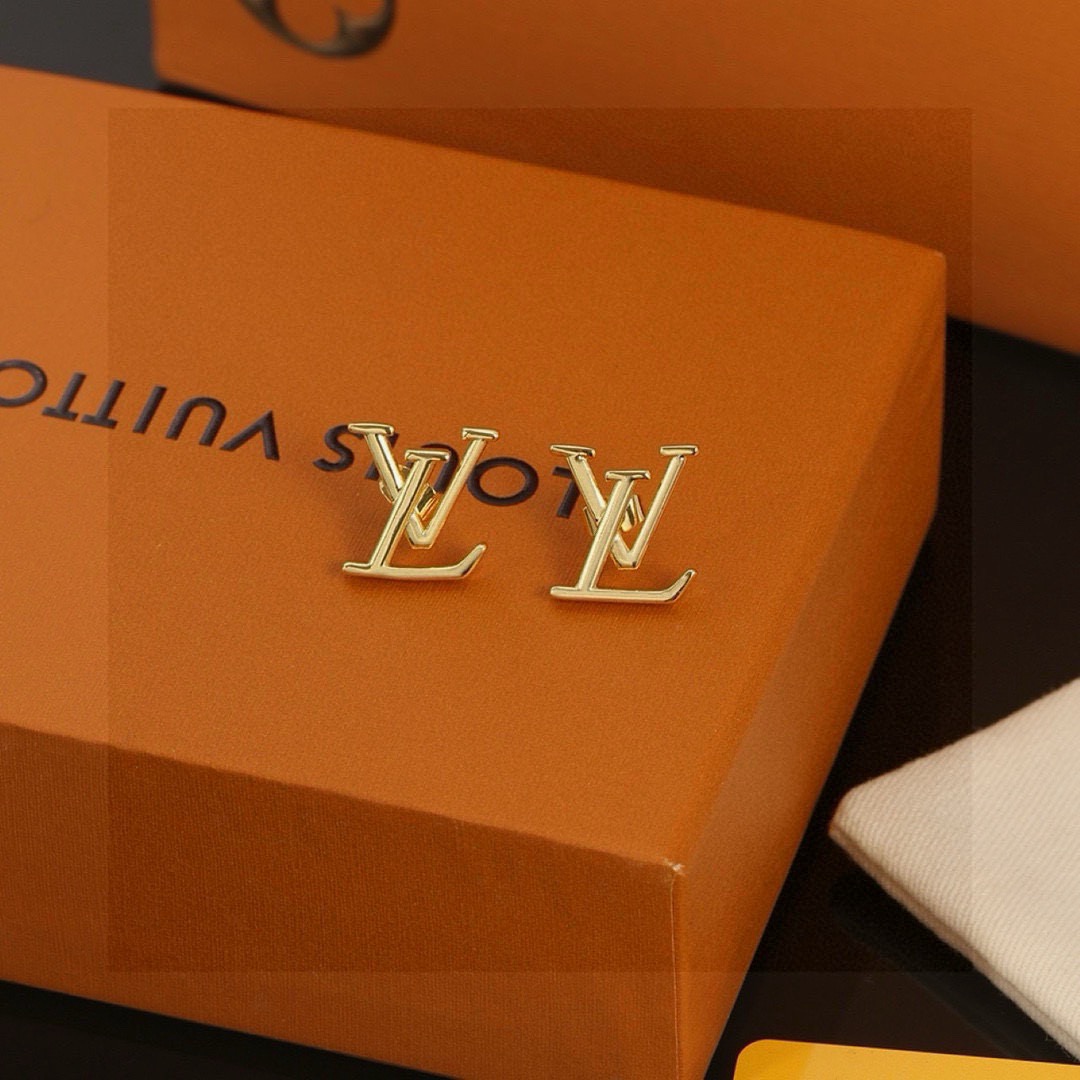 Louis Vuitton LV黄金色字母耳钉 路易威登个性 带来 、有趣的视觉