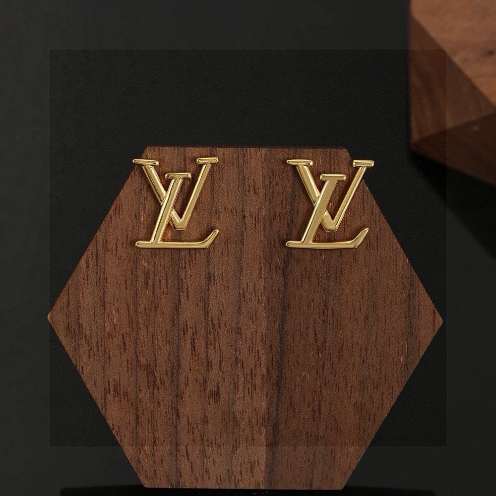 Louis Vuitton LV黄金色字母耳钉 路易威登个性 带来 、有趣的视觉