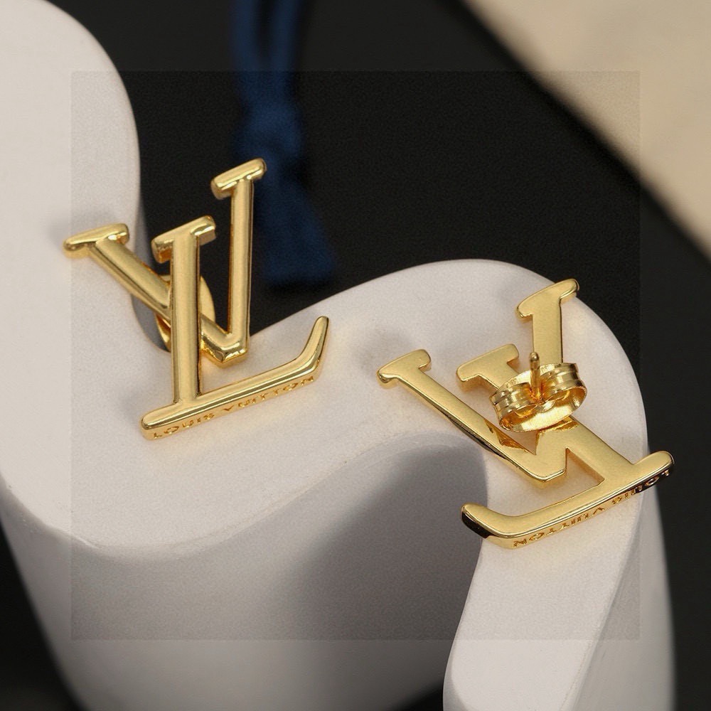 Louis Vuitton LV黄金色字母耳钉 路易威登个性 带来 、有趣的视觉