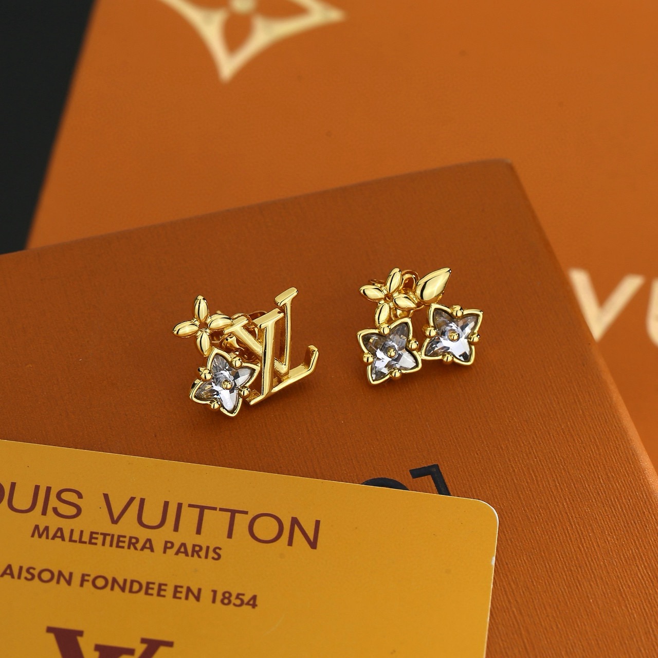 Louis Vuitton LV耳钉 路易威登个性 带来 、有趣的视觉