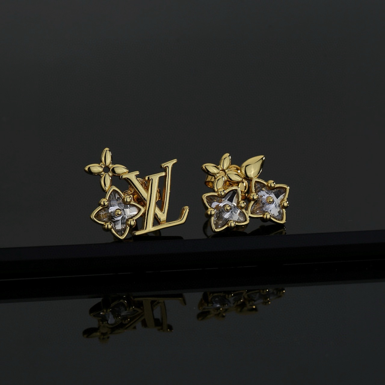 Louis Vuitton LV耳钉 路易威登个性 带来 、有趣的视觉