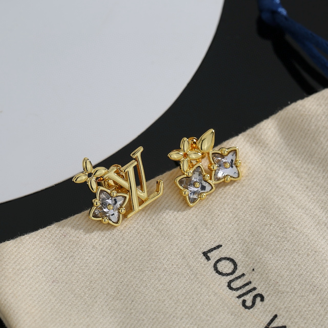Louis Vuitton LV耳钉 路易威登个性 带来 、有趣的视觉