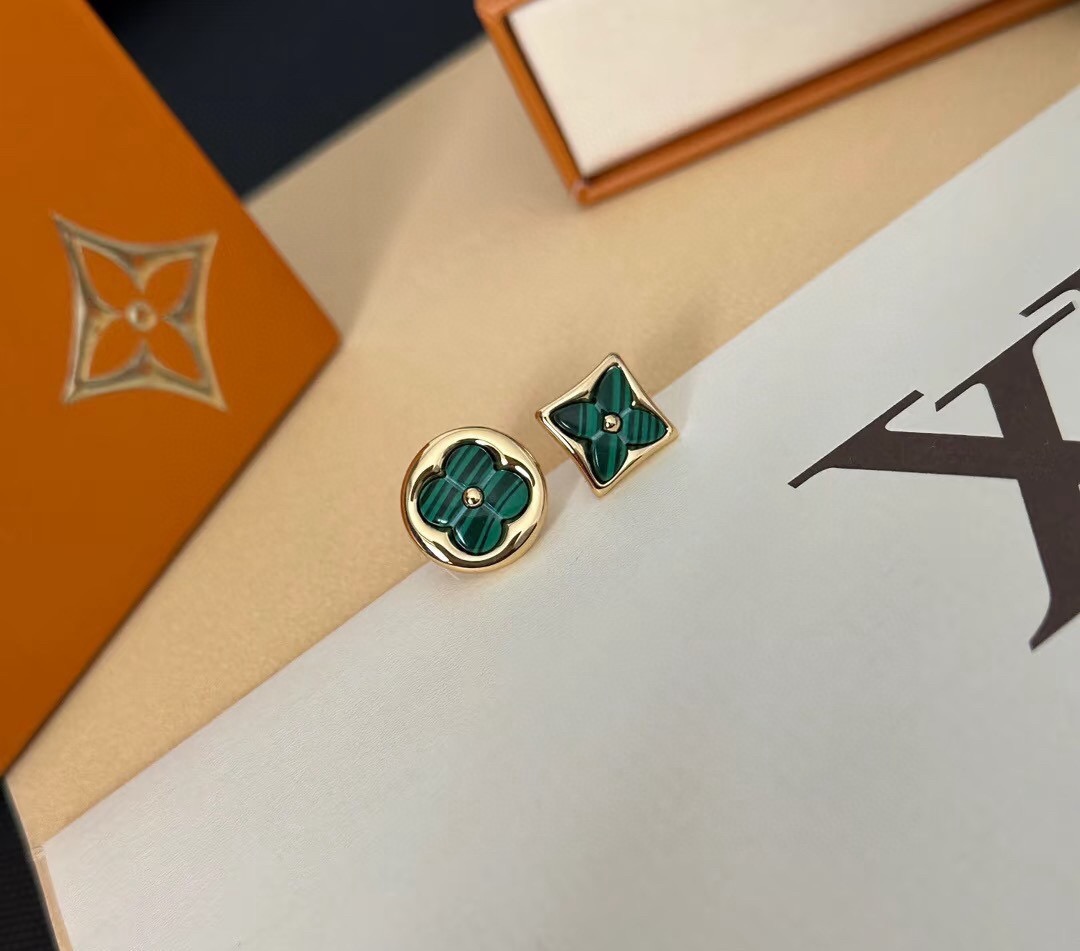 Louis Vuitton LV 路易威登 不对称四叶草耳钉 优雅知性 上档次 百搭款式 简直美的不能再美了