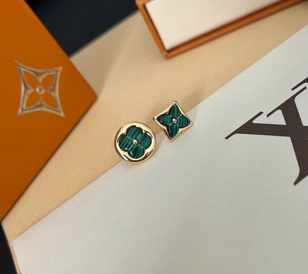 Louis Vuitton LV 路易威登 不对称四叶草耳钉 优雅知性 上档次 百搭款式 简直美的不能再美了